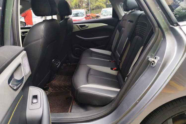 Used Roewe i6 MAX 2020 300TGI Automatic Cool & Stylish Skyroof Edition
