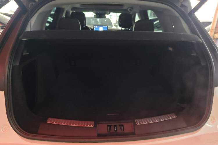 Used Lincoln Corsair 2021 2.0T Two-Wheel Drive Deluxe Edition Trunk