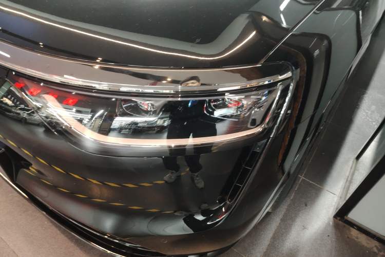 Used Hima AITO M8 2025 Extended-Range Max Version 37 kWh 6-Seater Left Front Headlight