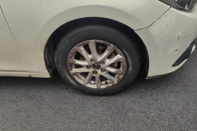 Used Mazda 3 Axela 2016 Sedan 1.5L Automatic Comfort Model
