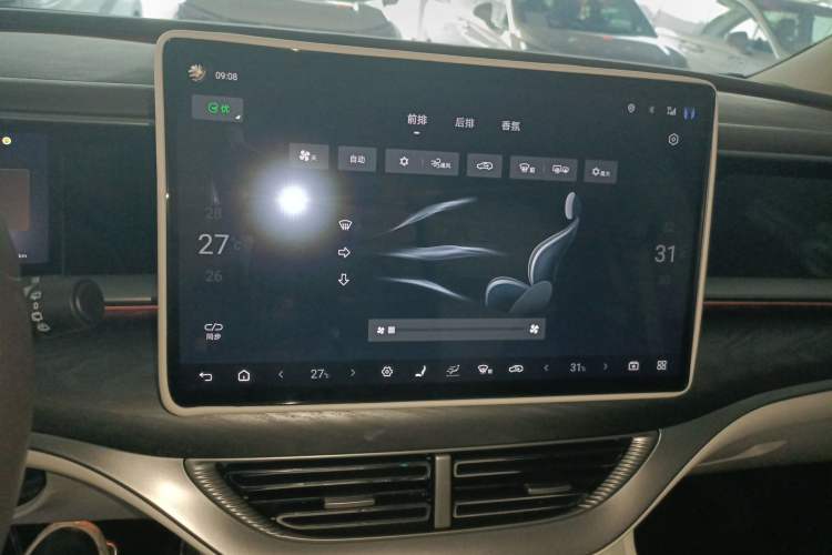 Used Denza D9 2025 DM-i Intelligent Drive 1020 Four-Wheel Drive Prestige Model
