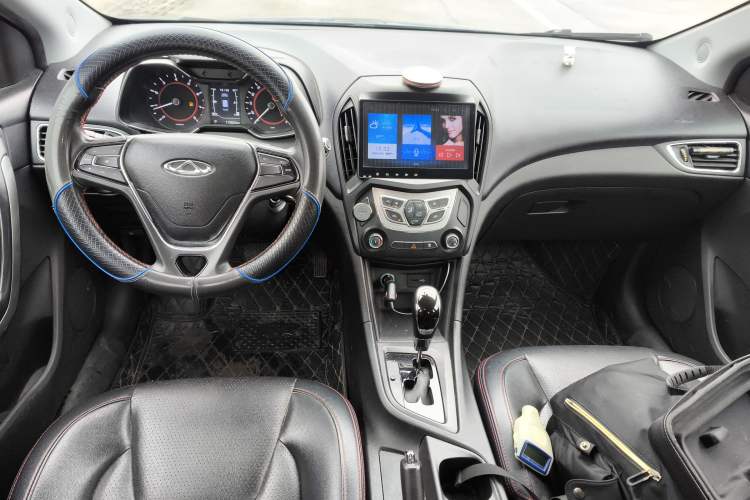Used Chery Arrizo 5 2016 1.5L CVT Trendsetting Edition Center Console