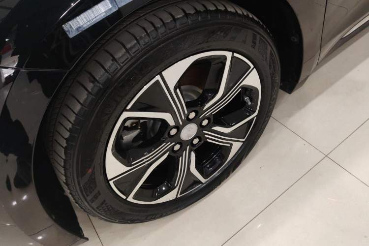 Used Hongqi E-QM5 2021 Online Booking Charging Basic Edition 5 Seats