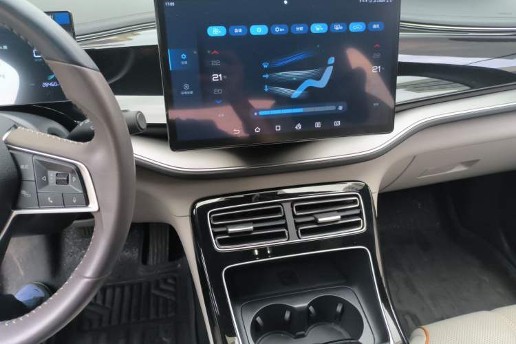 Used BYD Qin PLUS 2024 HONOR Edition DM-i 120KM Beyond Model Audio And AC Panel