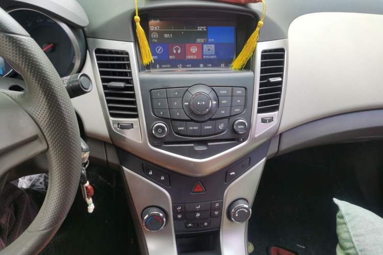 Used Chevrolet Cruze 2015 1.5L Classic SL MT Audio And AC Panel