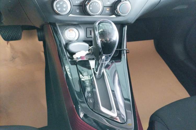 Used Nissan Lannia 2019 1.6L CVT Smart Connect Smart Cool Version China VI Standard Gear Lever