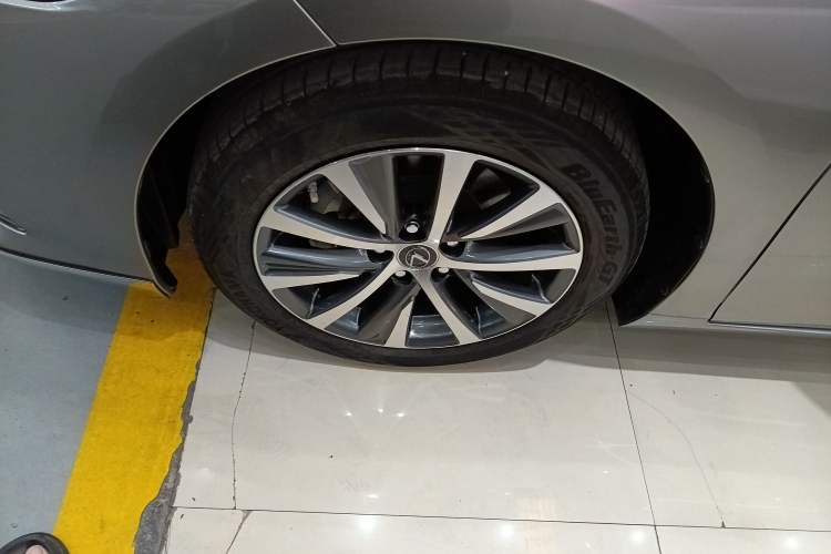 Used Lexus ES 2020 300h Premier Edition
