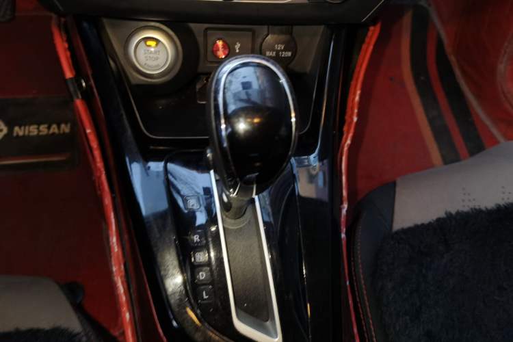 Used Nissan Lannia 2020 1.6L CVT Smart Connect Smart Cool Edition Gear Lever