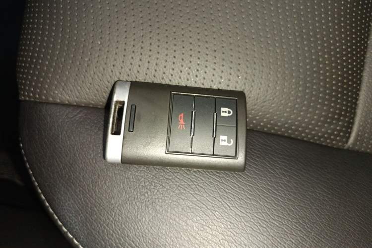 Used Chevrolet Captiva 2017 2.4L 4x4 Flagship Edition 7-Seater
