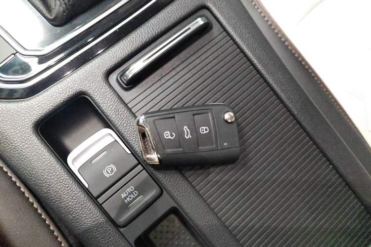 Used Volkswagen Magotan 2026 30 Million Vehicles Selected Model 380TSI DSG Luxury Edition Vehicle Key