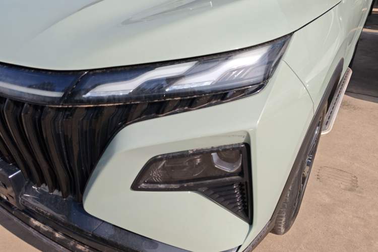 Used Dongfeng Aeolus Huge 2022 Mach Dual-Motor 1.5T MHD Dare-to-Dream Edition