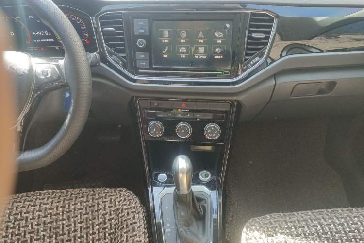 Used Volkswagen T-ROC 2020 280TSI DSG Two-Wheel Drive Comfort Version Audio And AC Panel