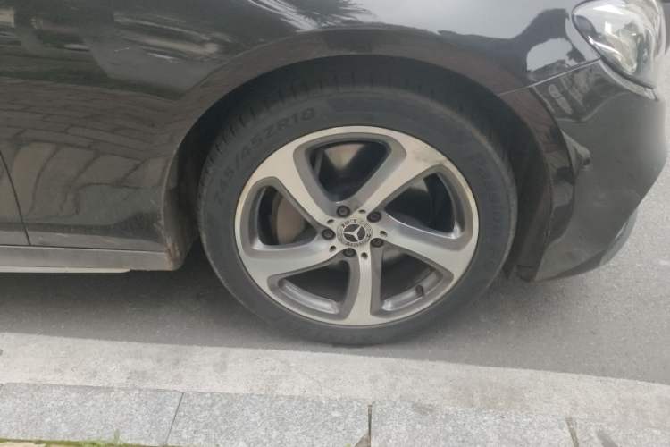 Used Mercedes-Benz E-Class 2017 E 300 L Sporty and Stylish Model