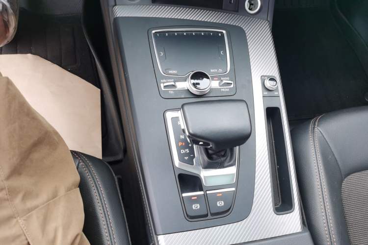 Used Audi Q5L 2018 45 TFSI Prestige Fashion Edition China V Emission Standard Gear Lever