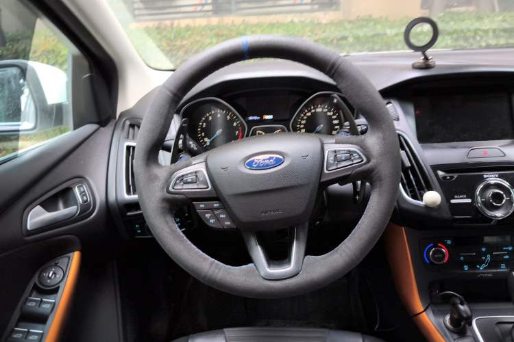 Used Ford Focus 2017 Hatchback EcoBoost 180 Automatic Sport Model Steering Wheel