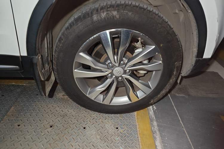 Used Geely Auto Emgrand X7 Sport 2016 1.8TD Automatic All-Wheel-Drive ZhiZun Edition Right Front Wheel Hub