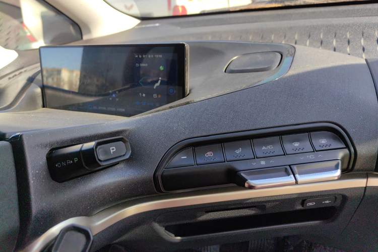 Used Baojun KiWi EV 2021 Artist Model Lithium Iron Phosphate