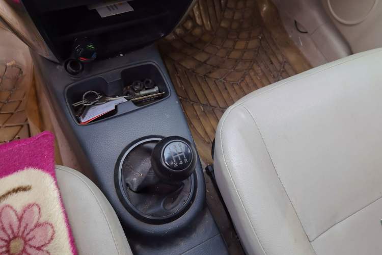 Used Suzuki SX4 S-Cross 2012 1.6L Manual - Practical Upgraded Version Gear Lever