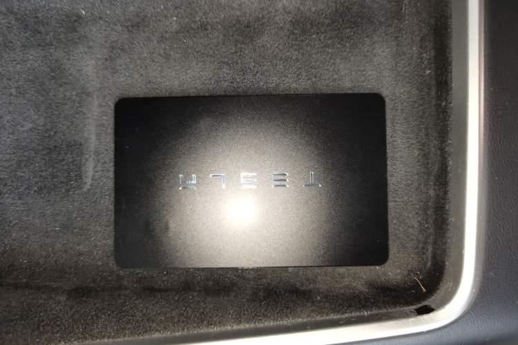 Used Tesla Model Y 2025 Rear-Wheel-Drive Version
