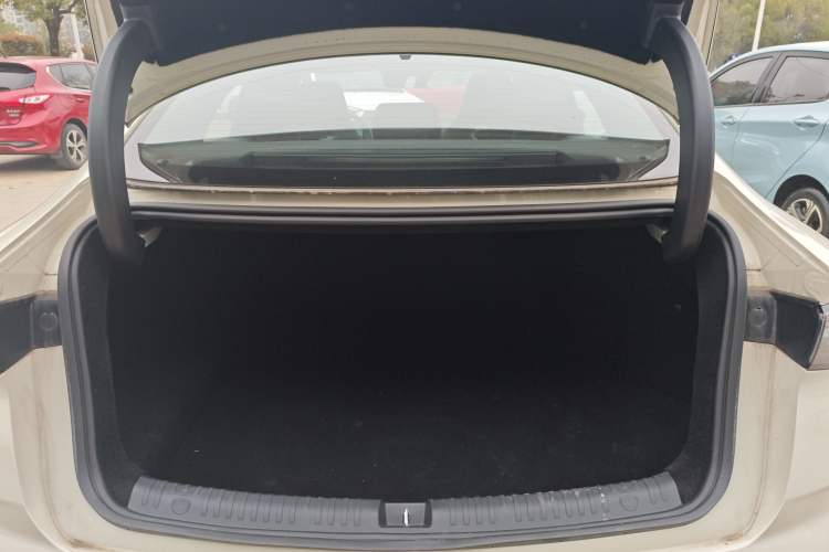 Used BYD Seal 06 New Energy 2025 DM-i Intelligent Drive 120KM Flagship Model Trunk