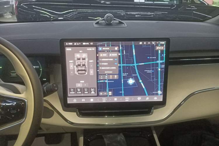 Used Volvo EM90 2025 Ultra Six-Seater
