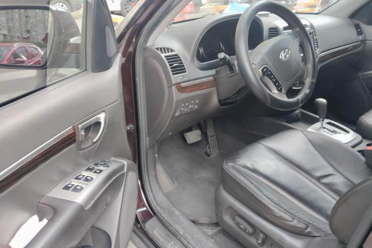 Used Hyundai Santa Fe Classic 2010 2.4 Luxury Edition 7-Seater Four-Wheel Drive Driver Seat