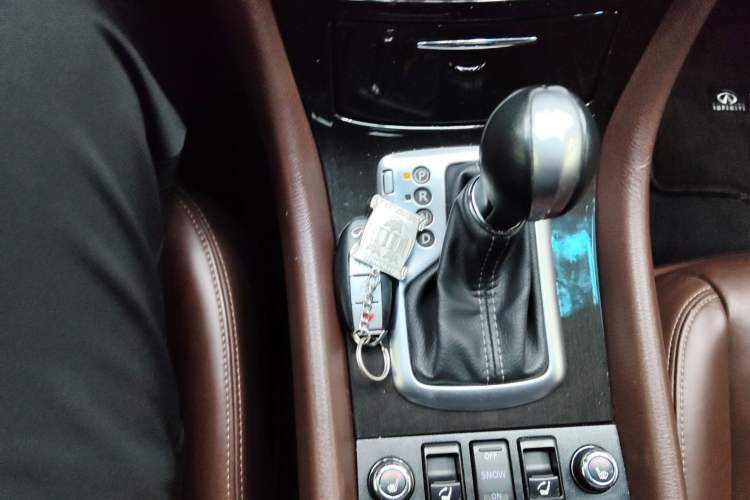 Used Infiniti QX50 2015 2.5L Enjoyment Edition Gear Lever