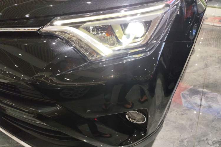 Used Toyota RAV4 2016 2.0L CVT Two-Wheel Drive Smart Edition China V Standard Left Front Headlight