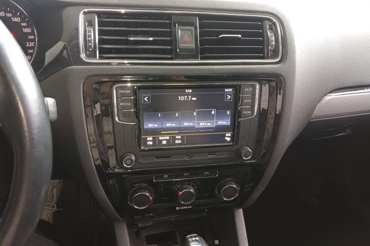 Used Volkswagen Sagitar 2017 230TSI Automatic Comfort Version Audio And AC Panel