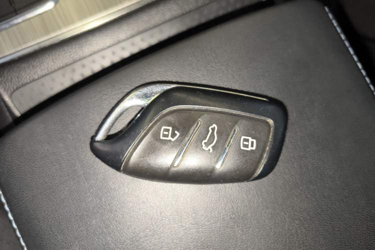 Used Roewe RX5 2023 PLUS 330TGI Automatic Trendsetting Smart Edition
