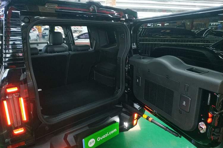 Used JETOUR Traveler 2023 2.0T All-Wheel Drive CrossPRO+ Trunk