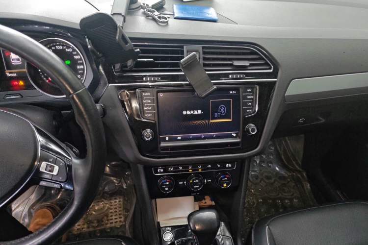 Used Volkswagen Tiguan L 2017 330TSI Automatic Two-Wheel Drive Flagship Edition Audio And AC Panel