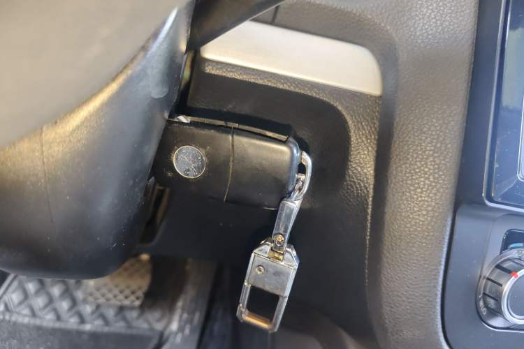 Used Volkswagen Sagitar 2011 1.6L Automatic Comfort Edition Vehicle Key