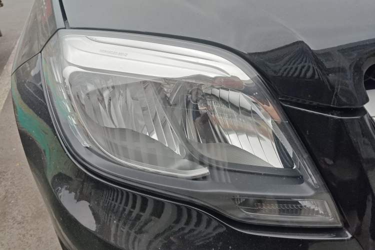 Used Mercedes-Benz GLK-Class 2015 GLK 260 4MATIC Dynamic Edition Ultimate Version Right Front Headlight