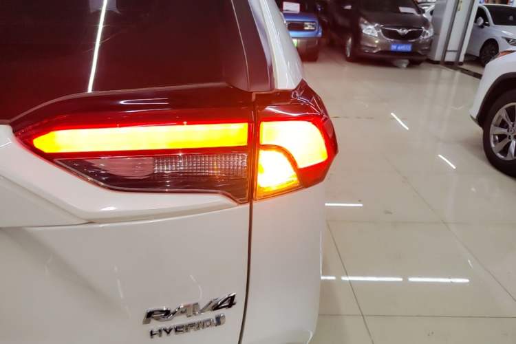 Used Toyota RAV4 2020 Dual-Engine 2.5L E-CVT 4x4 Elite PLUS Edition
