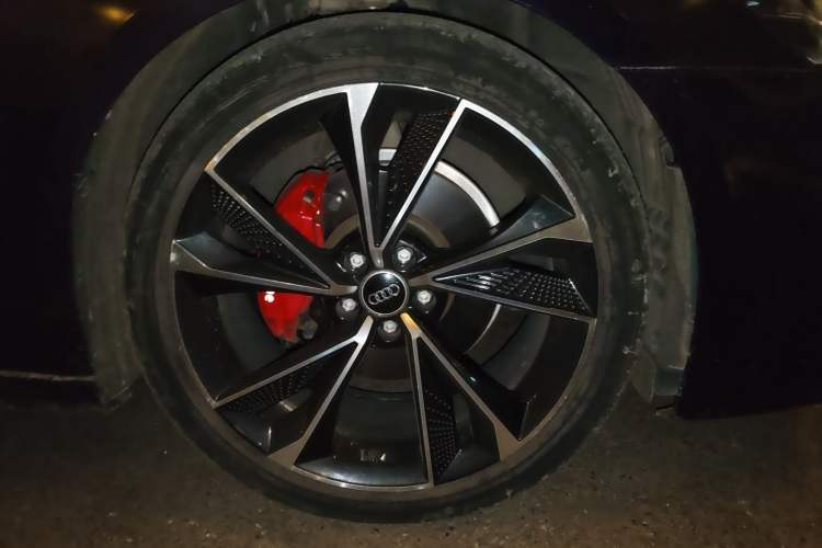 Used Audi A7 2022 45 TFSI Prestige Edition Right Front Wheel Hub