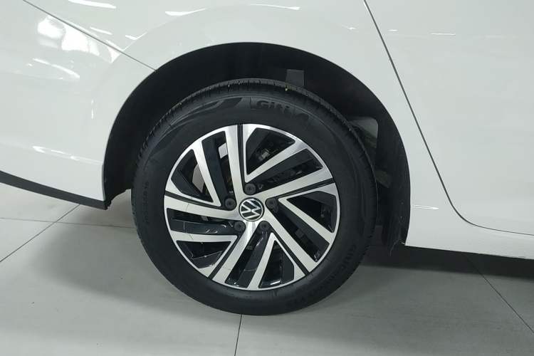 Used Volkswagen Lavida 2023 300TSI DSG Full-Comfort Edition Right Rear Wheel Hub