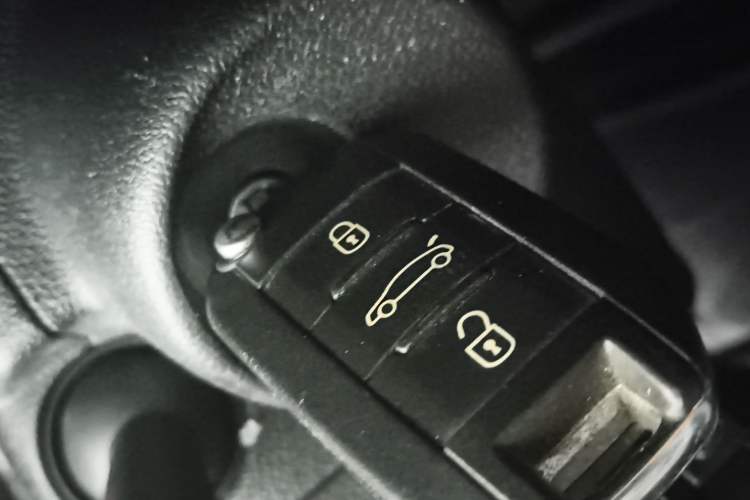 Used Peugeot 3008 2013 2.0L Automatic Trend Edition Vehicle Key