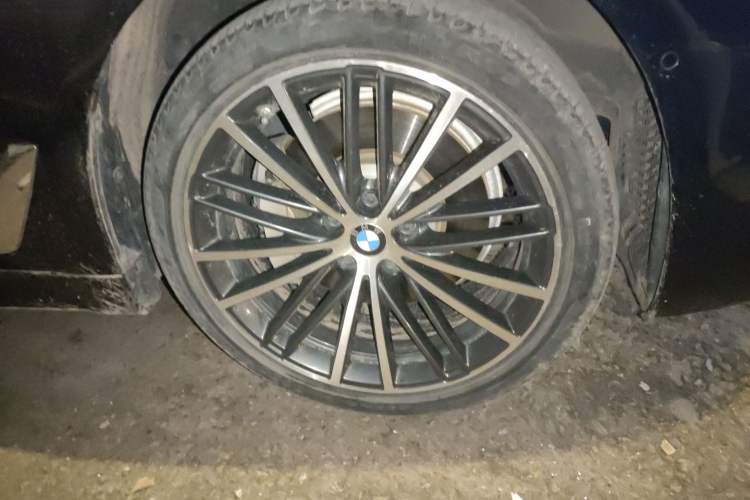 Used BMW 5 Series 2021 Facelifted 530Li Leading Edition M Sport Package
