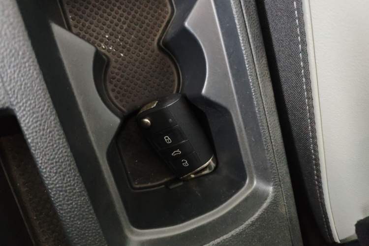 Used Volkswagen T-ROC 2023 300TSI DSG Two-Wheel Drive Starlight Edition