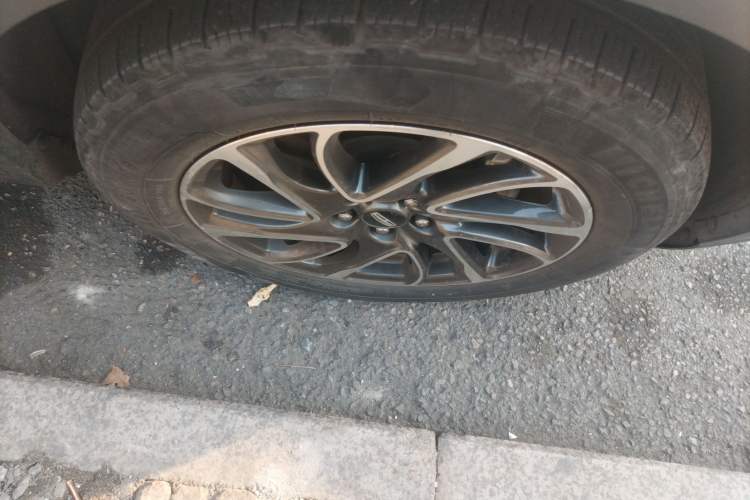 Used Lincoln Corsair 2020 2.0T Four-Wheel Drive Luxury Edition Right Front Wheel Hub