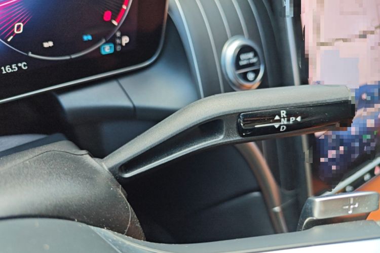 Used Mercedes-Benz GLC 2023 GLC 260 L 4MATIC Luxury Model 5 Seats Gear Lever