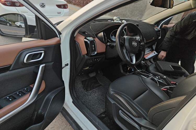 Used Dongfeng Aeolus AX4 2017 1.6L DCT Trendy Style
