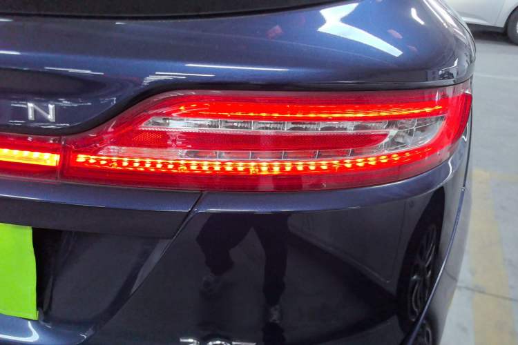 Used Lincoln MKC 2017 2.0T Two-Wheel Drive Deluxe Edition Right Rear Taillight