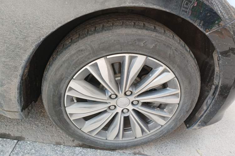 Used Hongqi E-QM5 2022 431 km Charge & Enjoy Edition Right Front Wheel Hub