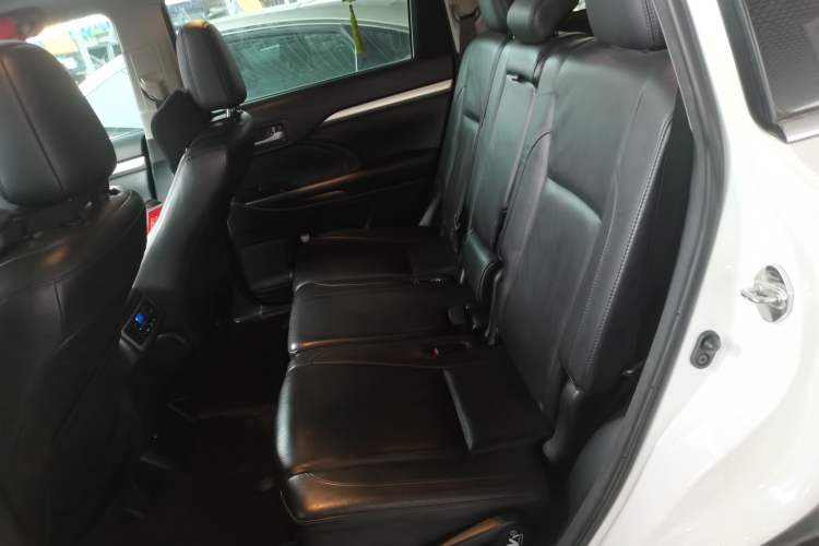 Used Toyota Highlander 2017 2.0T Four-Wheel Drive Luxury Edition 7 Seats Left Rear Seat