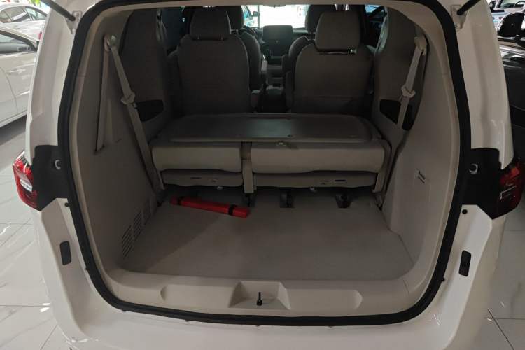 Used Buick GL8 2023 Land Executive Class Comfort Model