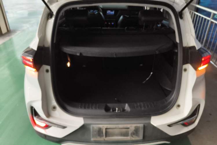 Used CHANGAN CS15 2019 1.5L Automatic Entry Model China VI Standard Trunk