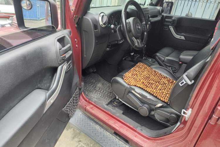 Used Jeep Wrangler 2012 3.6L Sahara Four-Door Edition