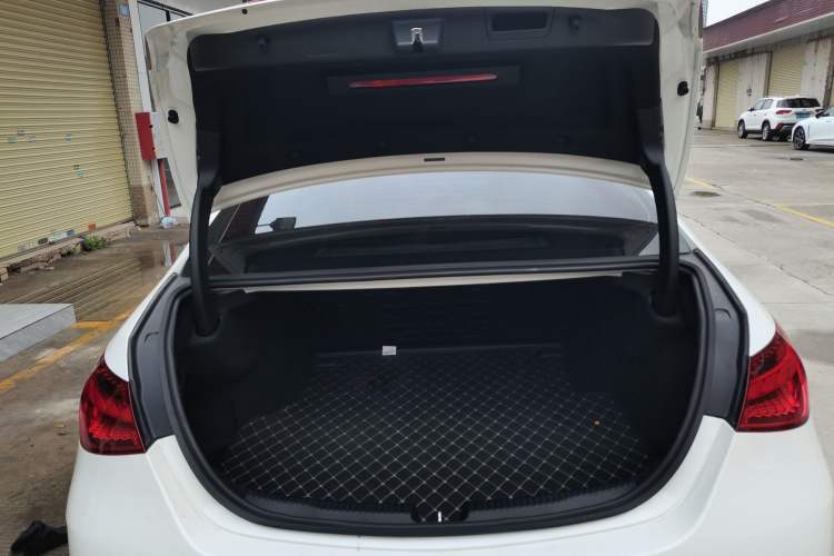 Used Mercedes-Benz C-Class 2023 Second Facelift C 260 L Starry Night Sports Edition
